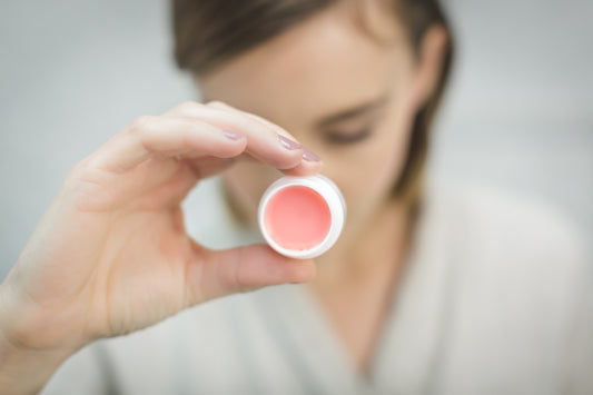 DIY: Juicy Pink Grapefruit Lip Balm (VIDEO)